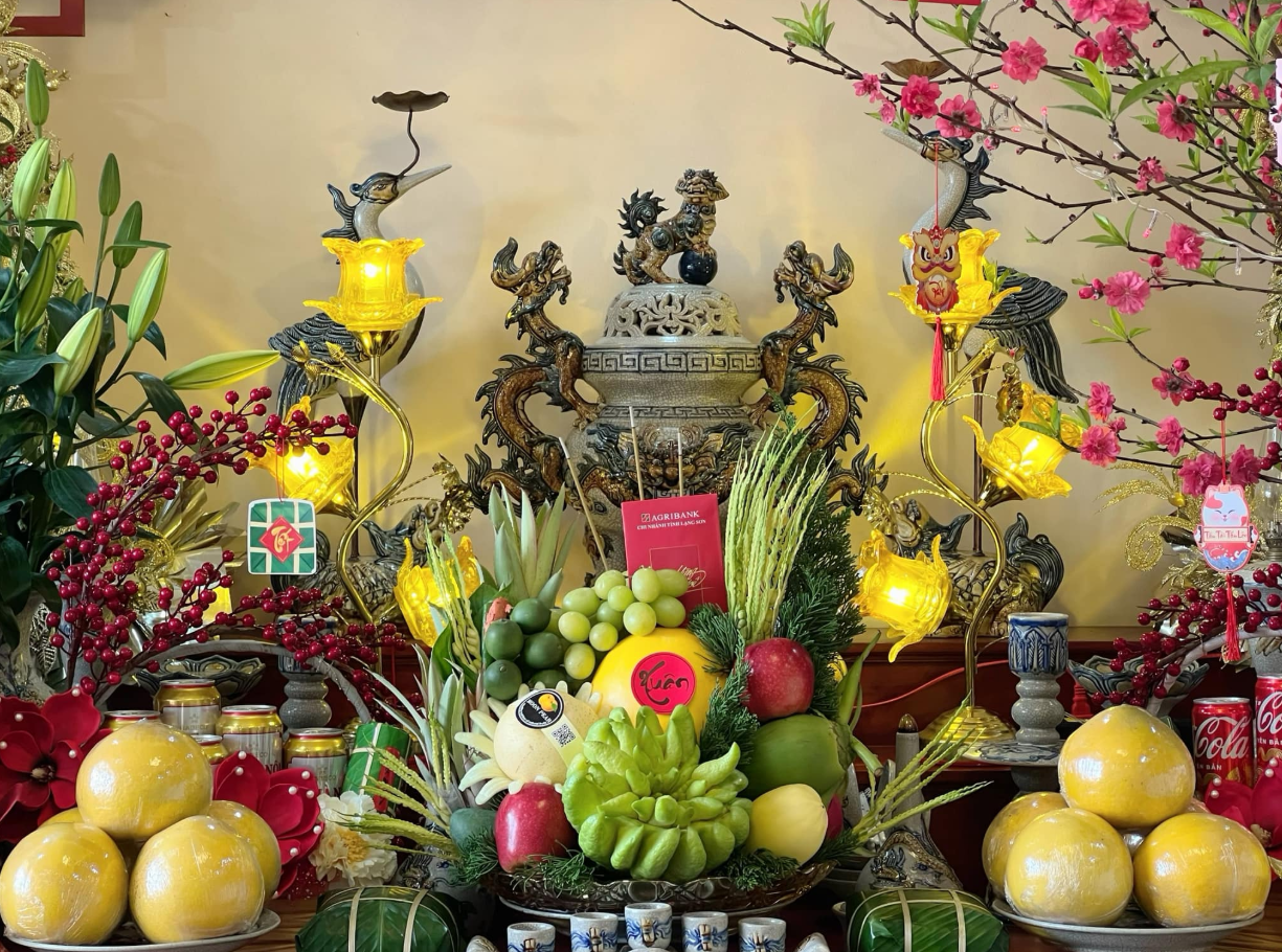 Đồ thờ bằng gốm sứ